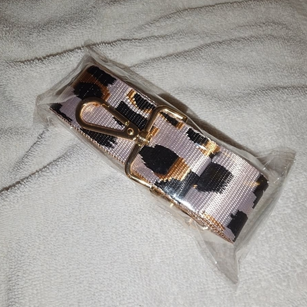 Stylish Leopard Print Guitar Strap with Gold Hardware - NEW